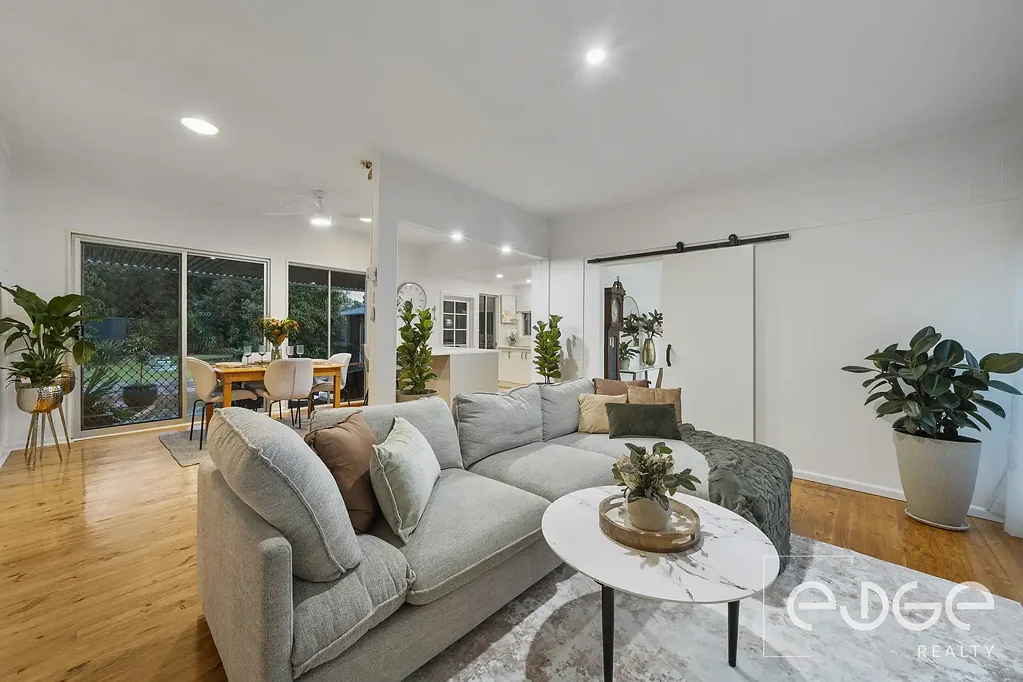 Elizabeth North 3Kwarto Renovated Charm in the Heart of Rosewood Estate!