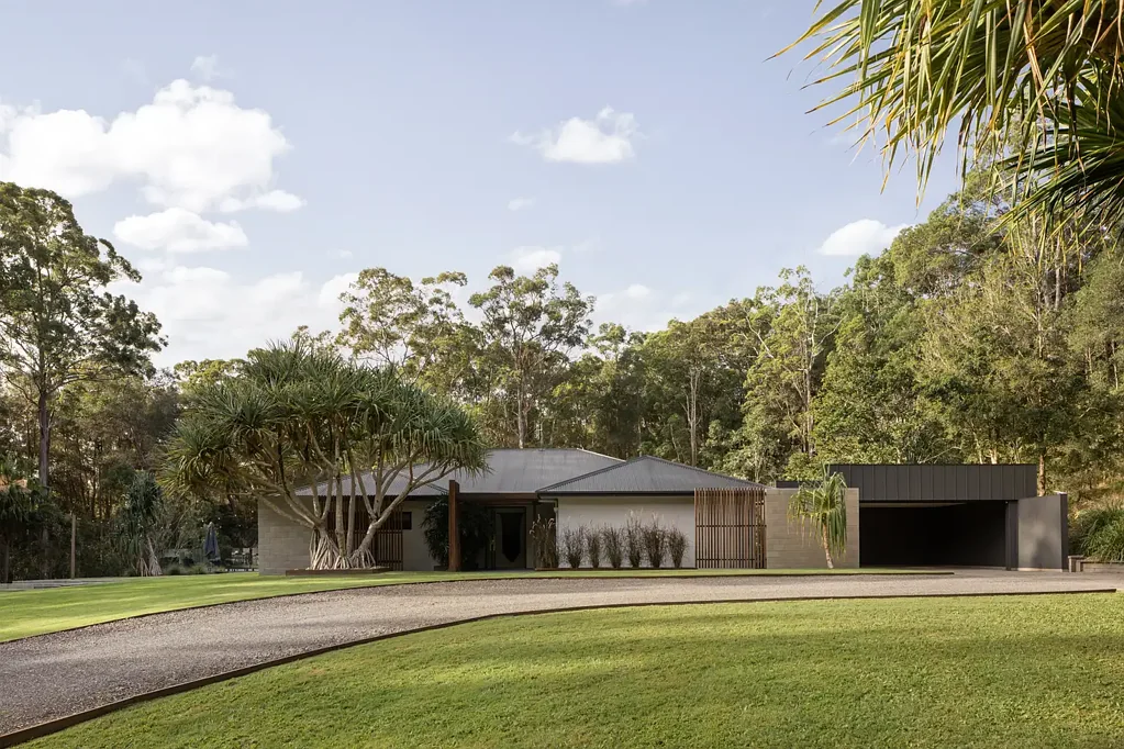 Ilkley 4 Slaapkamer Modern Acreage Escape with Resort‑Style Living