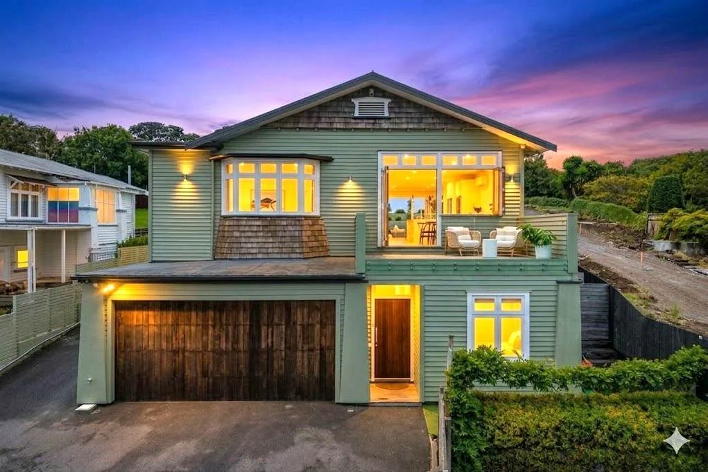 Contemporary Comfort: Views, Sun, and Space!