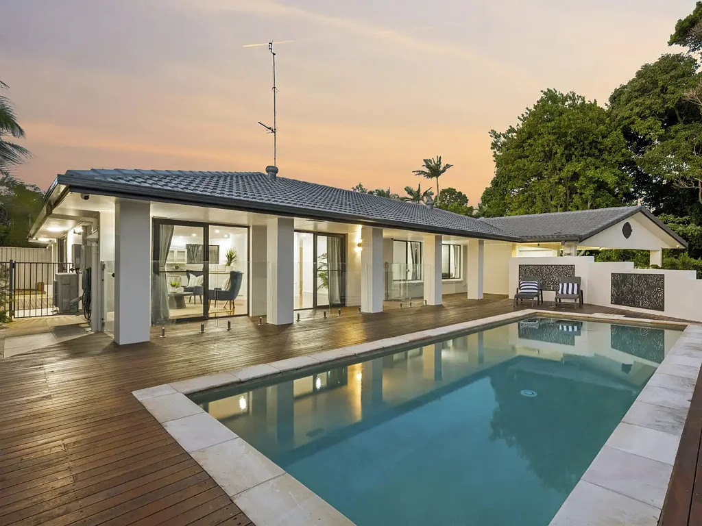 Southport 3房  Renovated Retreat - In One of Southport's Most Coveted Cul-de-Sacs