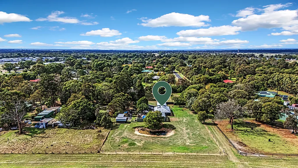 Peaceful Country Living on 2 Acres with Pool & Entertaining Retreat