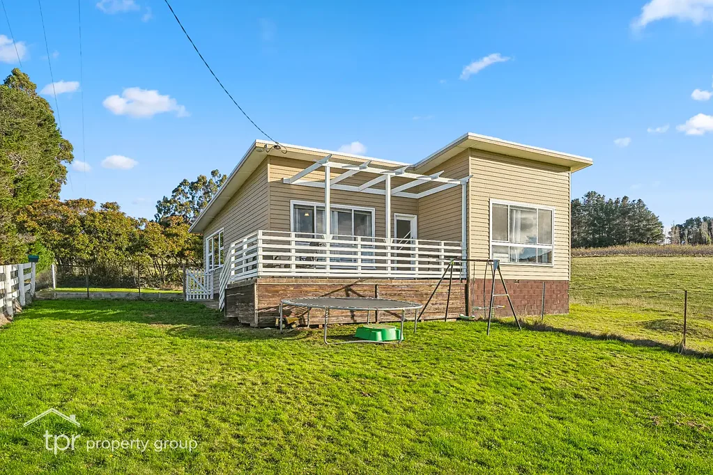 Franklin 2房  Charming 1950s Weatherboard Home with Breathtaking Rural Views
