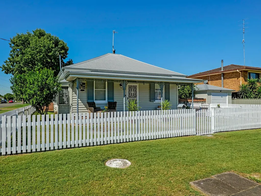 Lovely Home, Town Location