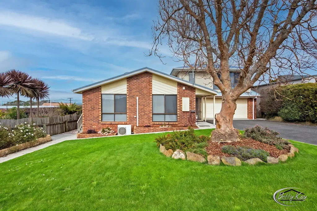 Smithton 4房  Beautifully Positioned Family Home with Space for Everyone