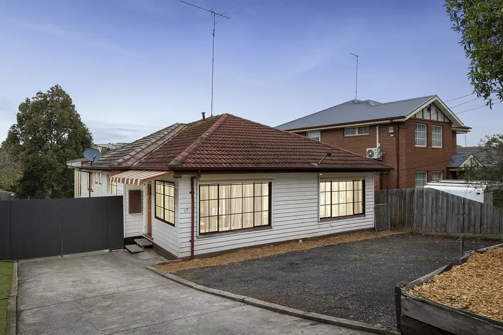 Niddrie 3Zimmer Court Side Serenity With Direct Steele Creek Parkland Views