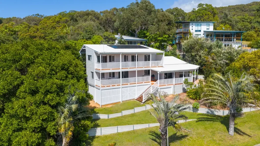 Point Lookout 6 Slaapkamer Stunning Recently Renovated Large Family Home Within Walking Distance To Home Beach