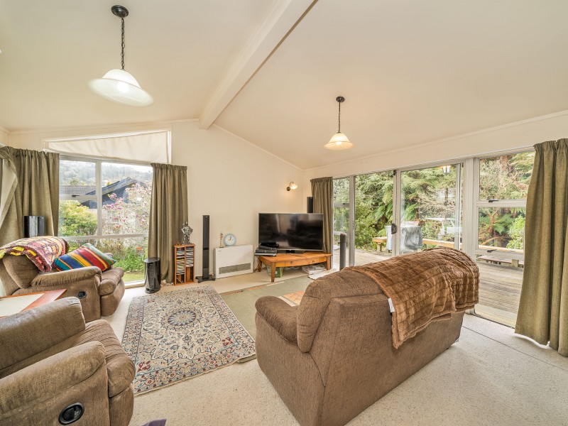 15 Forest Road, Pinehaven, Upper Hutt, 3部屋, 2バスルーム