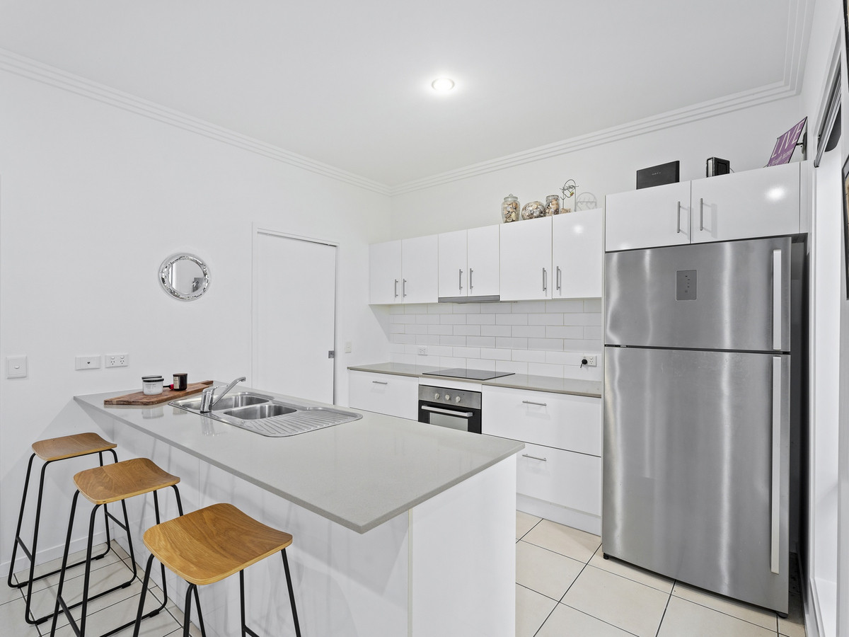 10 CAREEL CL, HELENSVALE QLD 4212, 0房, 0浴, Townhouse