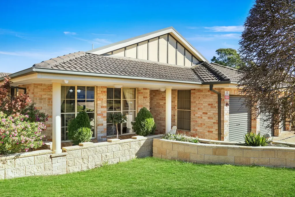 Bowral 3房  Flexible Family Living with Easy-Care Gardens and Triple Garage