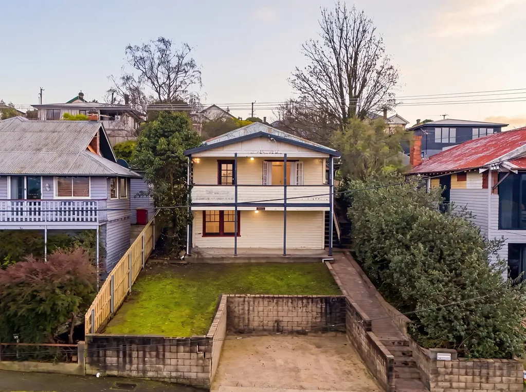 Mowbray 3 Slaapkamer Timeless Character, Stunning Views & Endless Potential