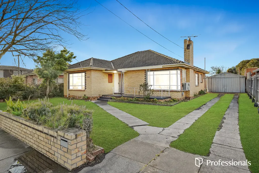 Bentleigh East 4Habitaciones Renovated four bedder close to quality schools, buses and hospital