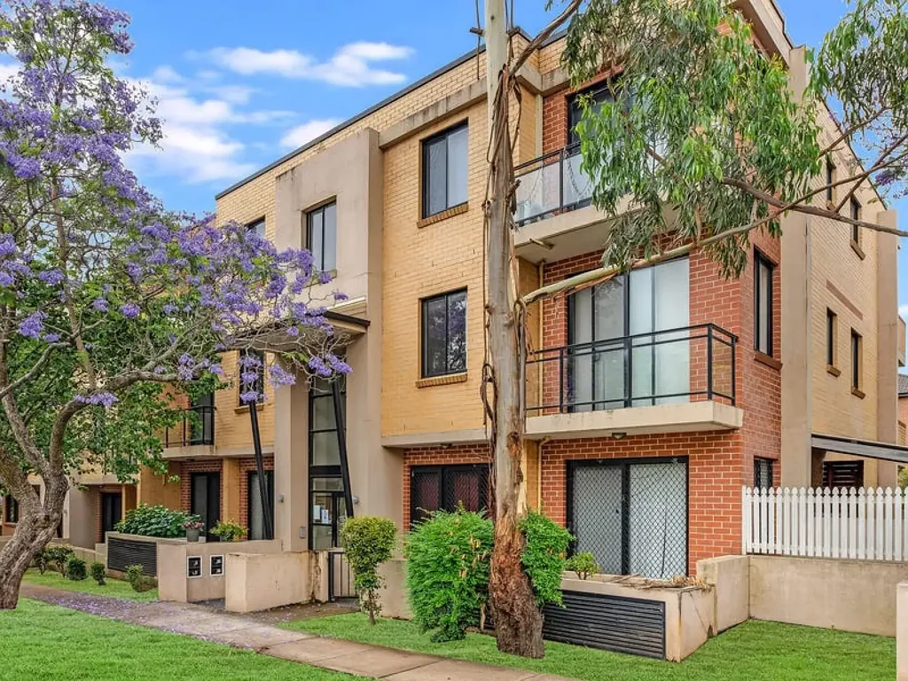 Westmead 1 Bedroom Priced to Sell today! All Reasonable Offers Considered!