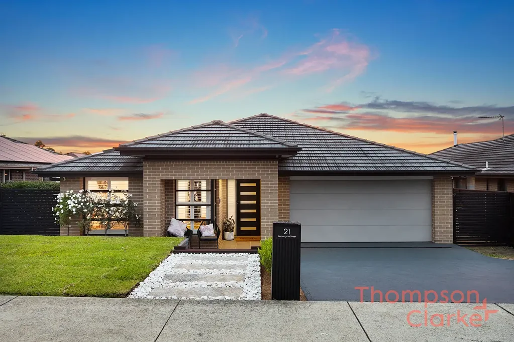Chisholm 4chambre Spacious Family Living with Multiple Living Zones + Entertaining Area