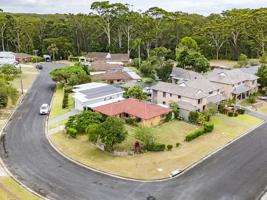 Woolgoolga 3房  Coastal Convenience with Walk-to-Everything Appeal