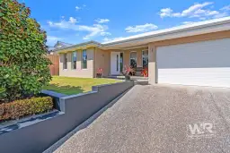 4 Pyrus Gardens, Yakamia