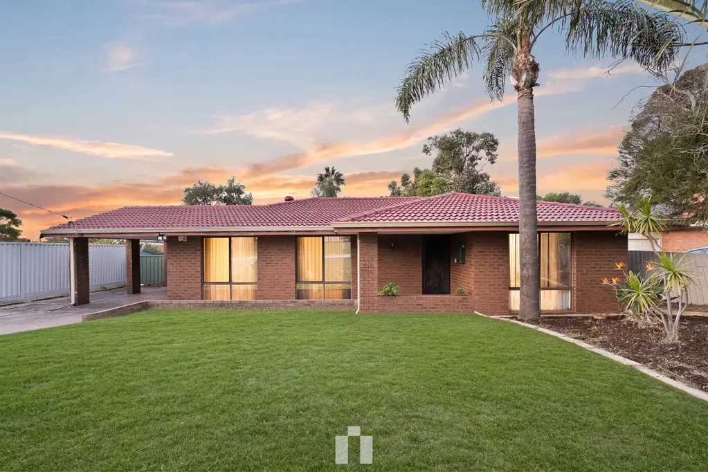 Parkwood 3房  Big Living, Big Backyard & Future Potential