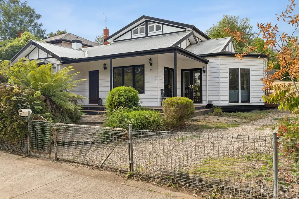 Daylesford 3غرفة نوم INVESTMENT OPPORTUNITY CENTRAL DAYLESFORD