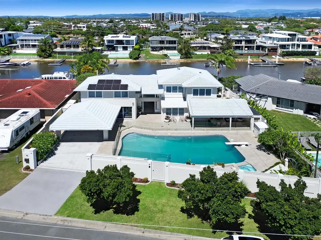 16 Park Avenue, Broadbeach Waters, QLD 4218