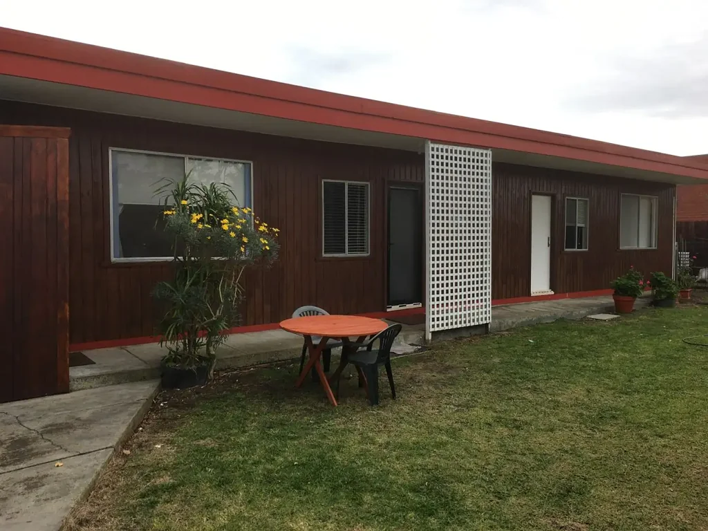 SHORT WALK TO MONASH UNI - REAR BUNGALOW