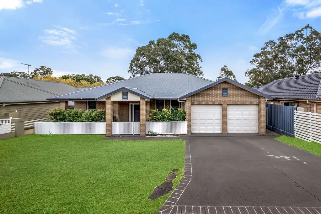 Camden Park 4 Bedroom Elegant Family Living in the Heart of Camden Park's Prestigious Bridgewater Estate