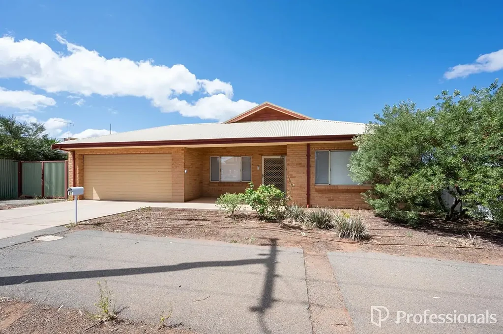 Kalgoorlie 4 Bedroom Modern Home, Wheel Chair Friendly + Rear Block = Rare Mixed Use Dual Opportunity