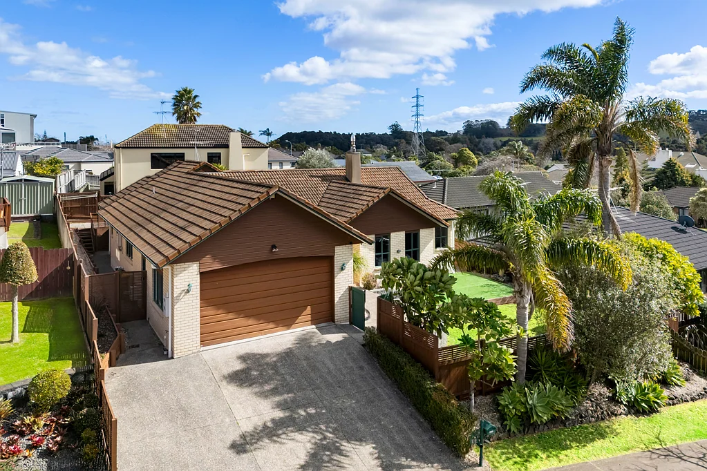 70 Mt Lebanon Crescent, The Gardens, Manukau City, Auckland