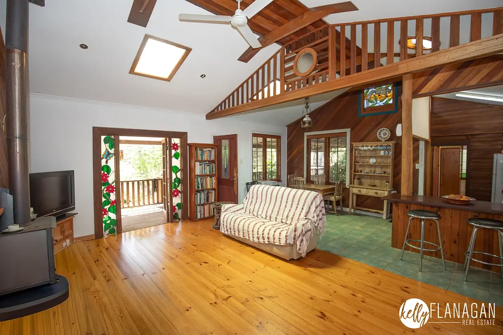 Yessabah A One-Of-A-Kind Hand-Crafted Character Timber Home With Heart & Soul - 7.3 Ha. (18 Acres)