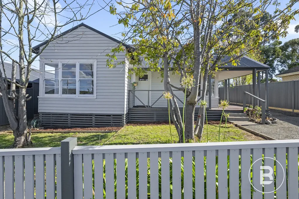 Mount Clear 3房  UPDATED THREE BEDROOM HOME WITH PERMIT FOR TWO LOT SUBDIVISION