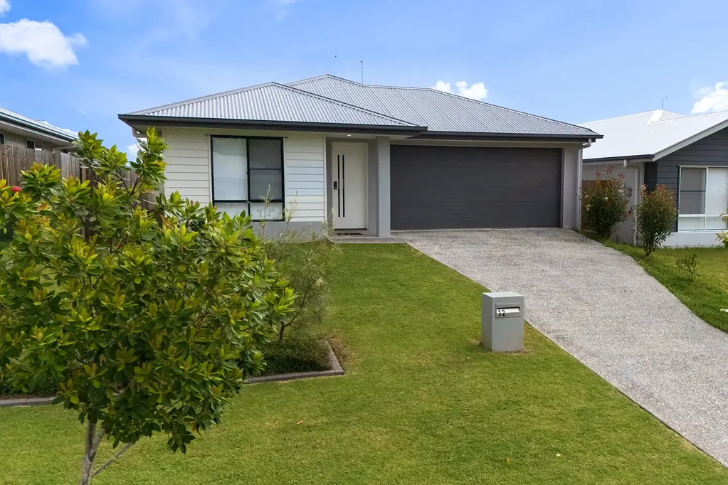 Modern Family Home in Prime Flinders View Location