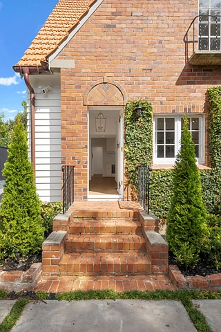 1 Rewa Road, Three Kings, Auckland City