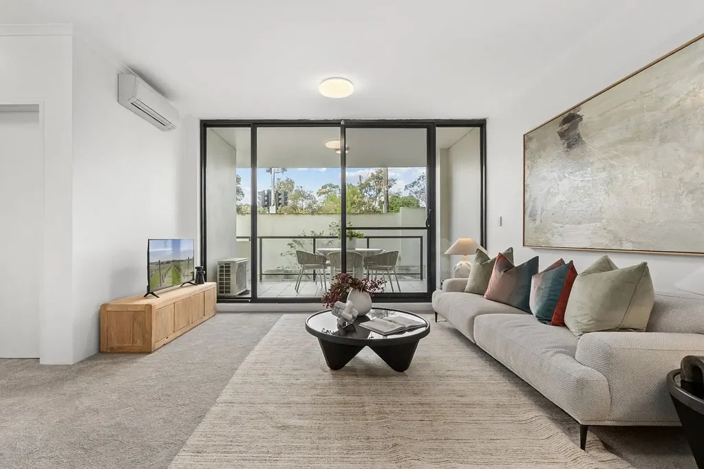 Erskineville 1બેડરૂમ 87 sqm renovated one bedroom apartment w/parking