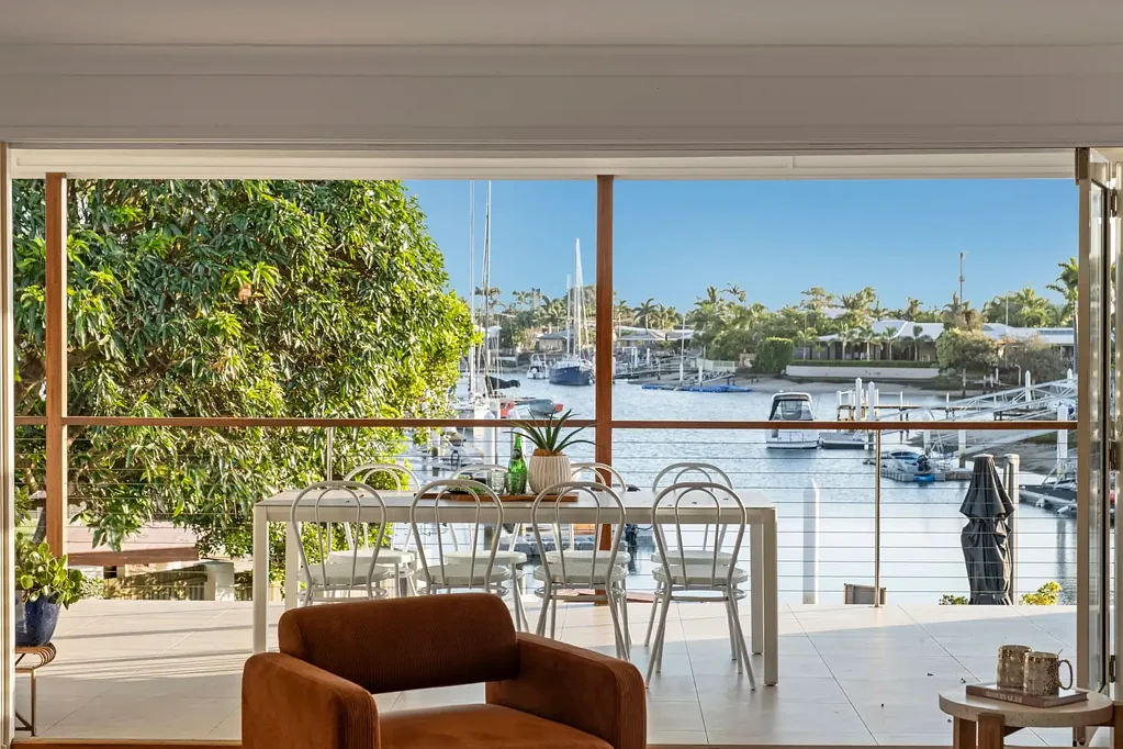 Buddina 4房  Elevated Canal Views, Exceptional Family Living