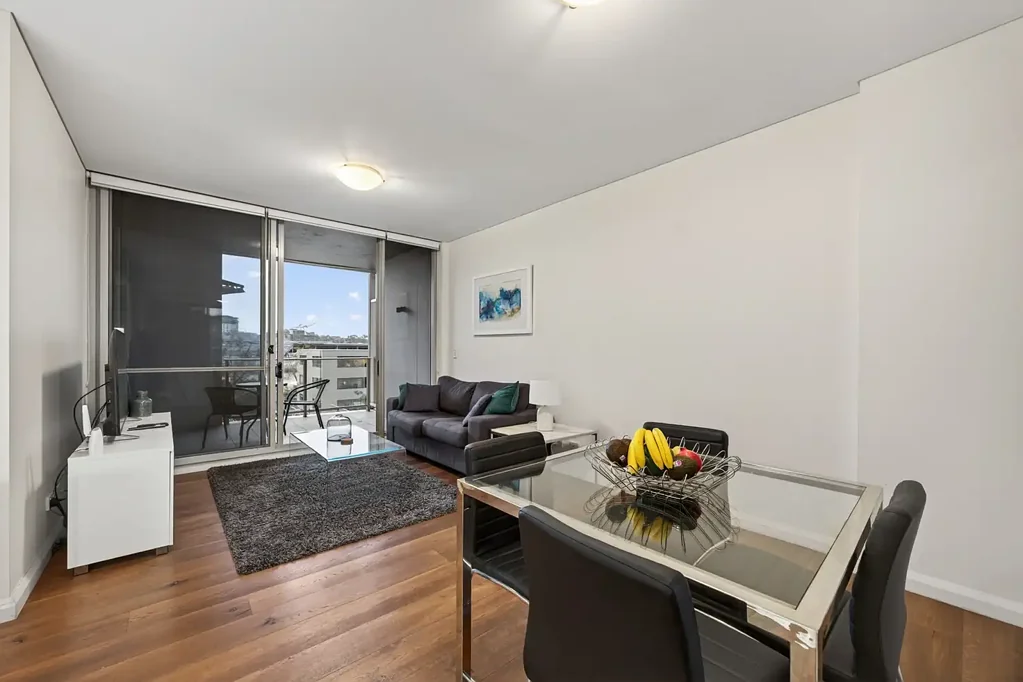 Sydney 1 Bedroom Spacious Harbourside Living in the Heart of King Street Wharf