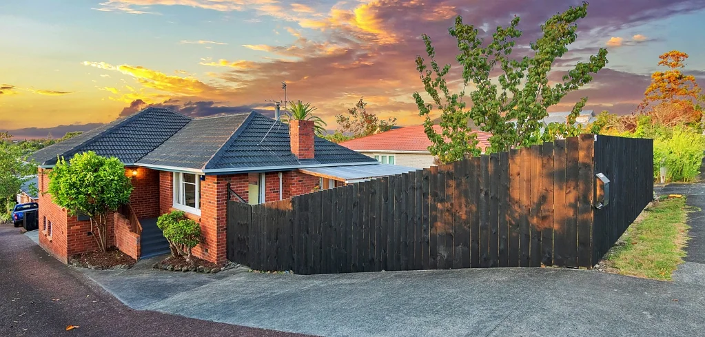NEW LYNN, 3 BEDROOMS