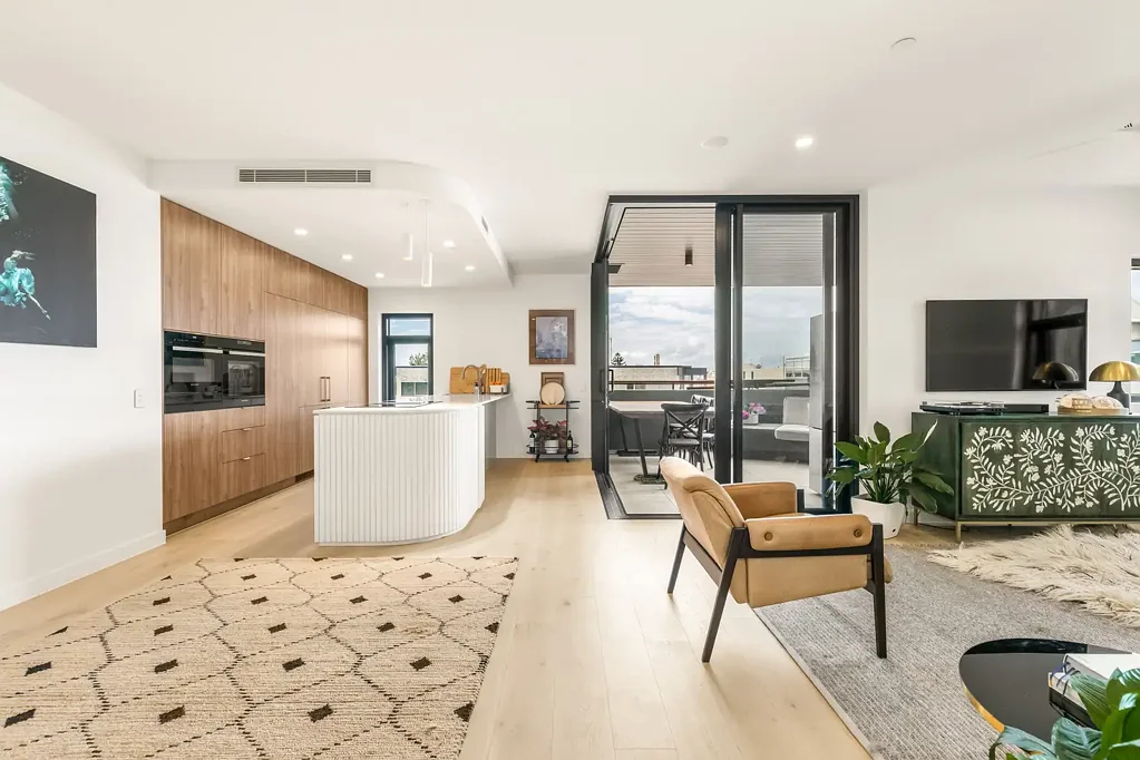 Manly 3ਬੈੱਡਰੂਮ Bayside Elegance at 191 Stratton | Spacious Apartment Living in the Heart of Manly