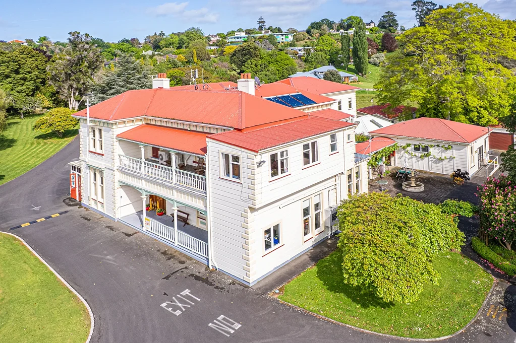 Saint Johns Hill 8 Bedroom Elegant stately homestead, endless opportunities!