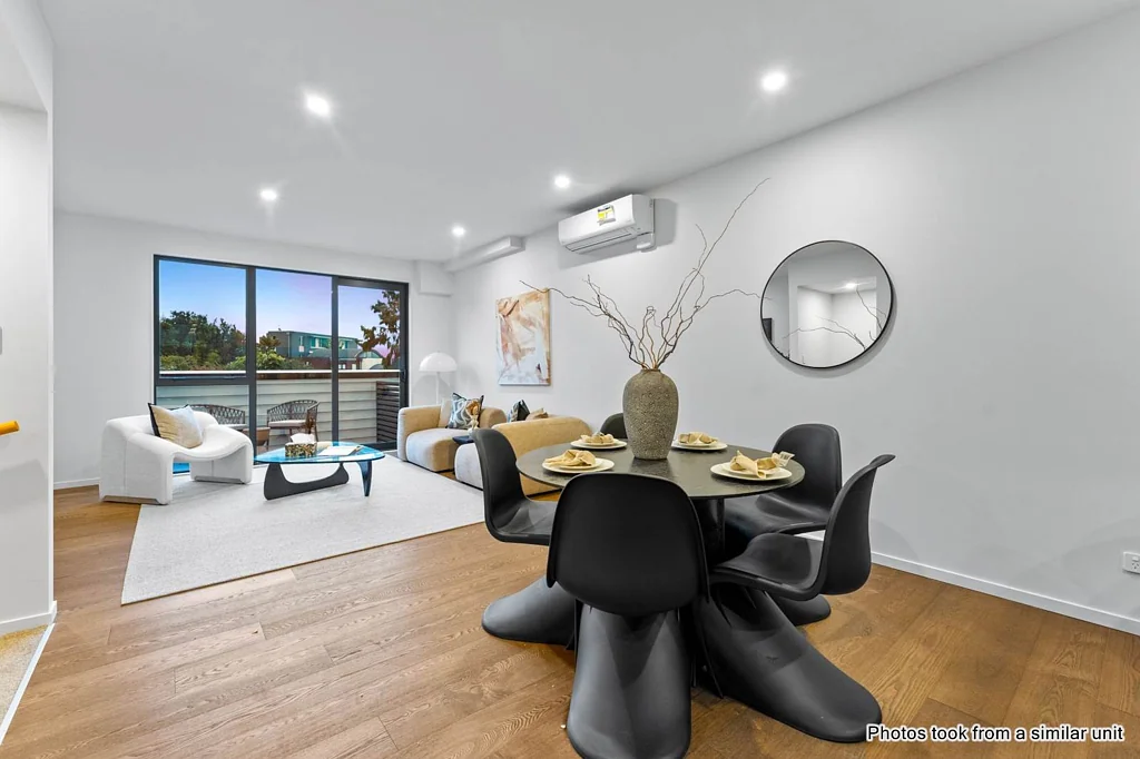 Meadowbank 4Phòng ngủ Luxury Townhouse in Prime Location