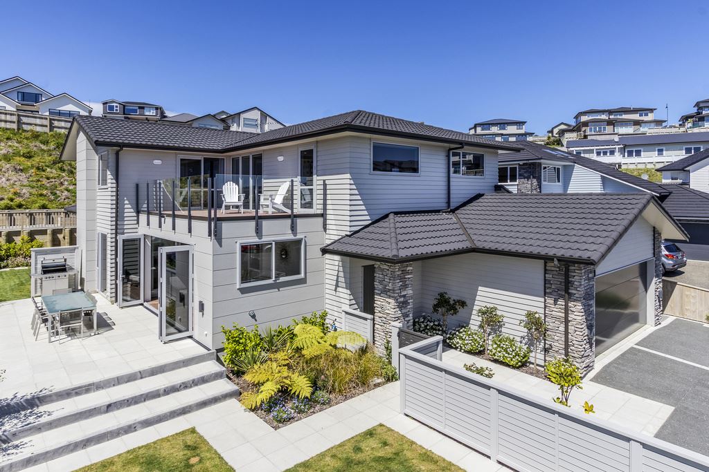 17 Canary Way, Whitby, Porirua, 4 phòng ngủ, 2 phòng tắm