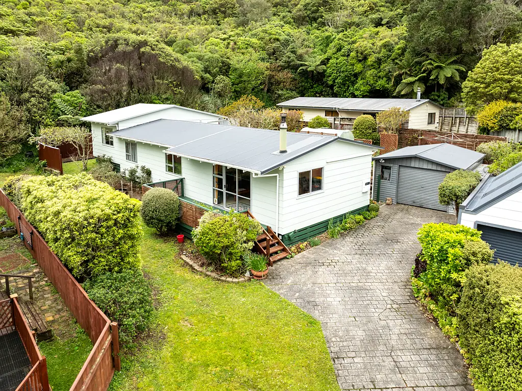 Karori 4Habitaciones 4-BEDROOM, 2-BATHROOM FAMILY HOME IN KARORI