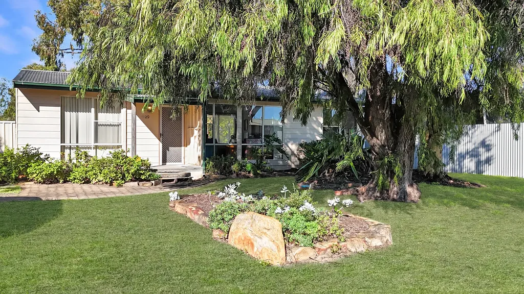 Brownlow Ki 3房  Expansive Yard with Future Potential