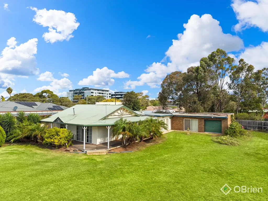 Werribee 2房 Werribee抢手区域 804m²阔绰土地 河畔宁静生活 CBD便捷通勤 潜力无限自住投资 Endless Potential in a Prime Werribee Pocket – 804m² Opportunity!