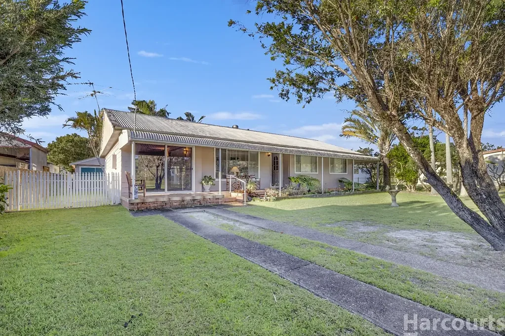 Hat Head 3Habitaciones Your Family's Coastal Escape Awaits | Spacious 746m² Retreat Moments from Beach, Creek & National Park