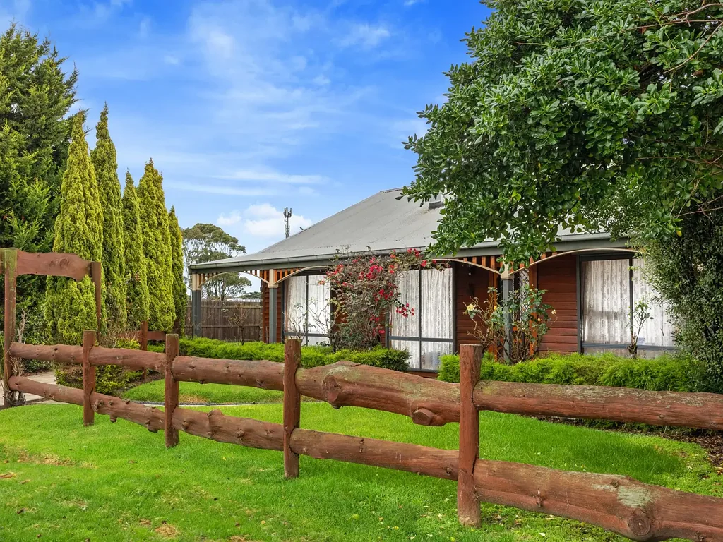 Dalyston 2 Bedroom Country Calm Meets Coastal Convenience