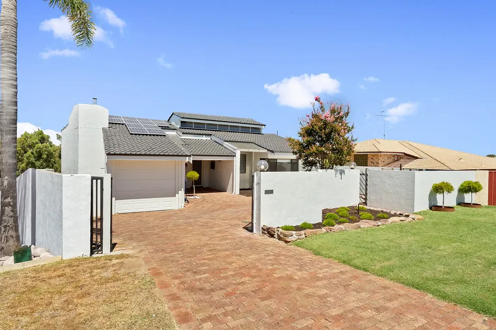 17 Carina Circle, Halls Head, WA 6210