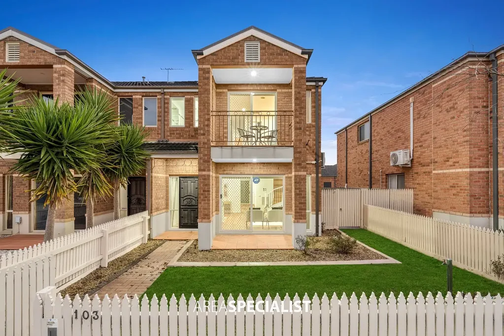 Narre Warren South 3房 Casey Central Park 对面时尚家庭住宅 Stylish Family Living Opposite Casey Central Park