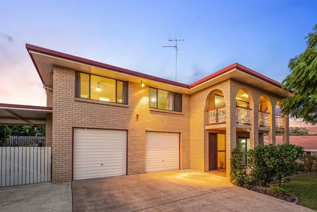 SPACIOUS, LIGHT-FILLED FAMILY RETREAT WITH POOLSIDE ENTERTAINING & PRIME LOCATION