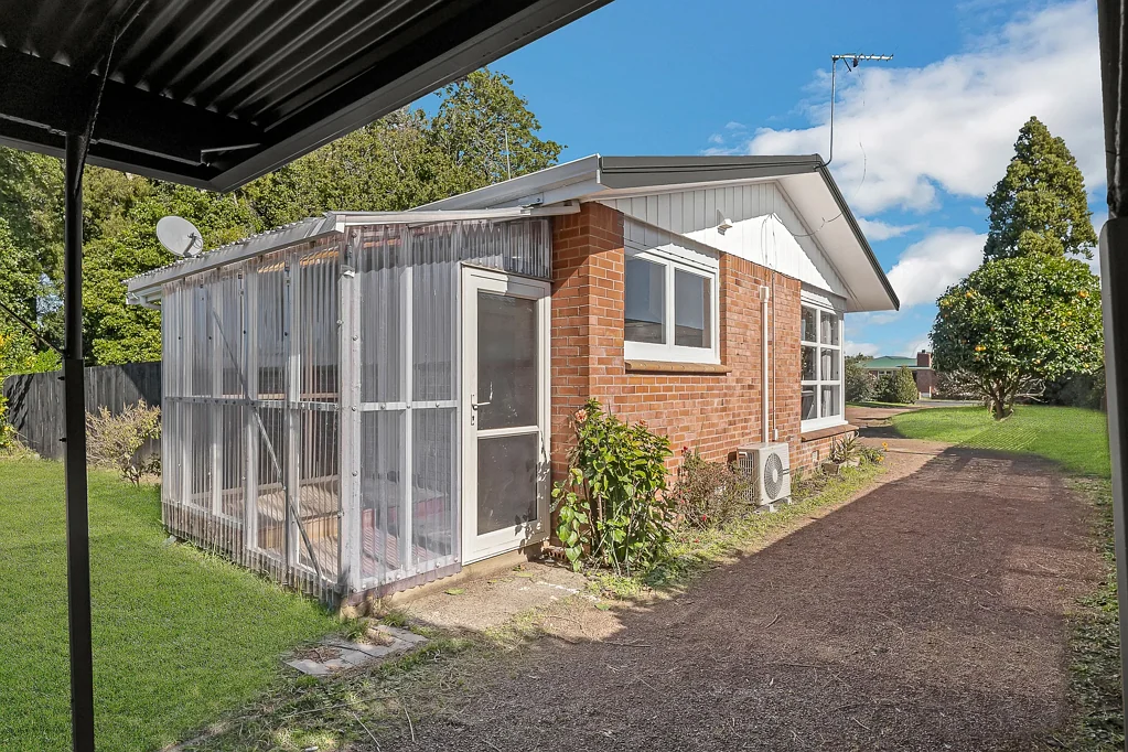 Papakura 2ਬੈੱਡਰੂਮ Brick, Tile & Ready to Go!