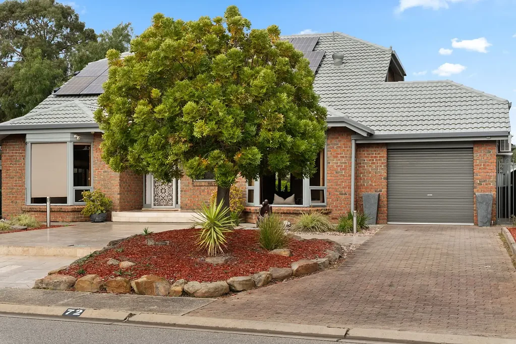 Aberfoyle Park 5Kwarto Grand Family Home within one of Aberfoyle Park's Best Pockets...