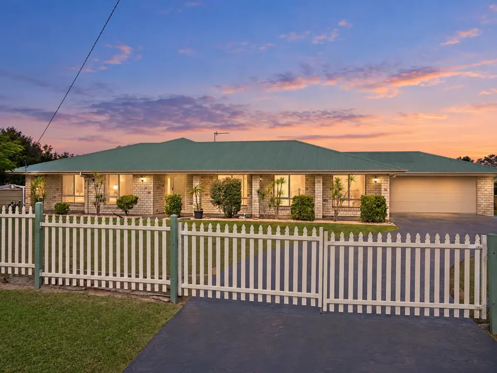 Regency Downs 4બેડરૂમ Expansive Family Acreage with Spectacular Valley & Mountain Views