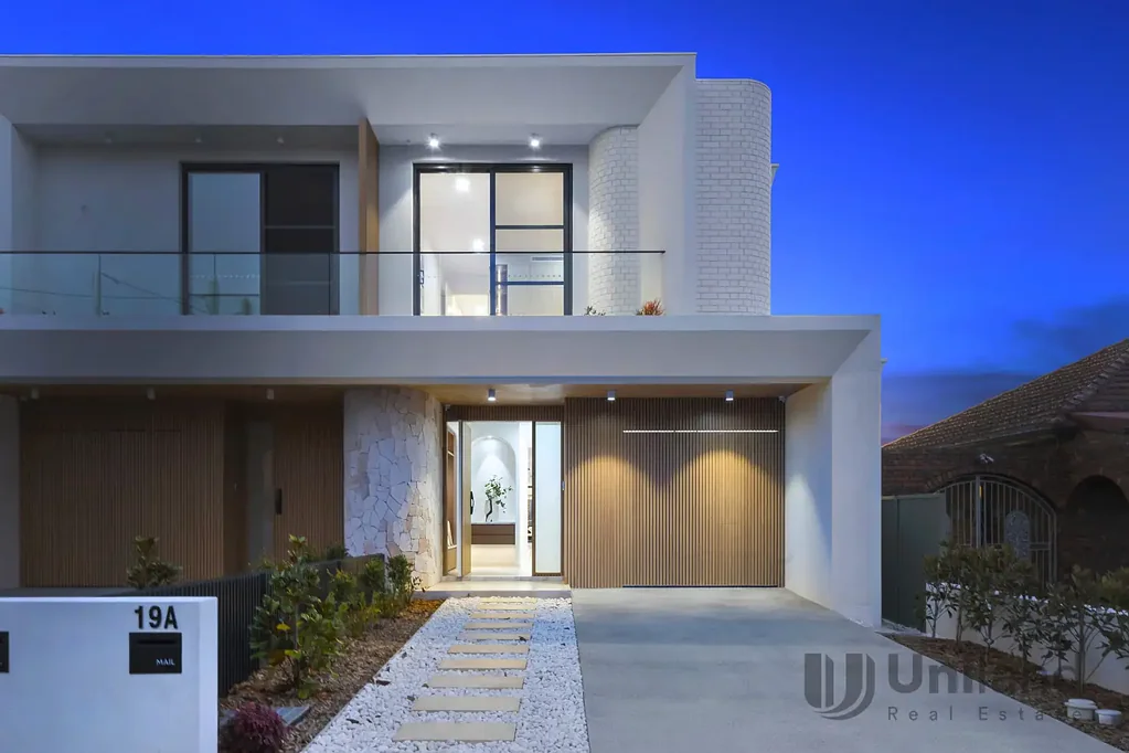 North Ryde 5房 North Ryde 黄金地段的全新双砖豪华住宅 Brand-new double brick luxury in a premier North Ryde setting